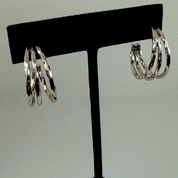 Earrings In white rhodium. - Picture 3 of 4